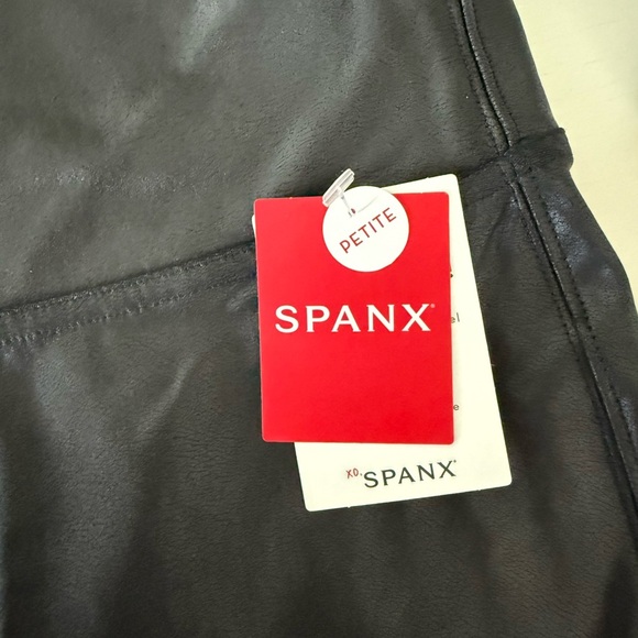 SPANXshape™ Faux Leather
Leggings XL petite - Picture 10 of 10